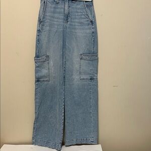 American Eagle Outfitters Light Blue Flare Jeans. Size 00